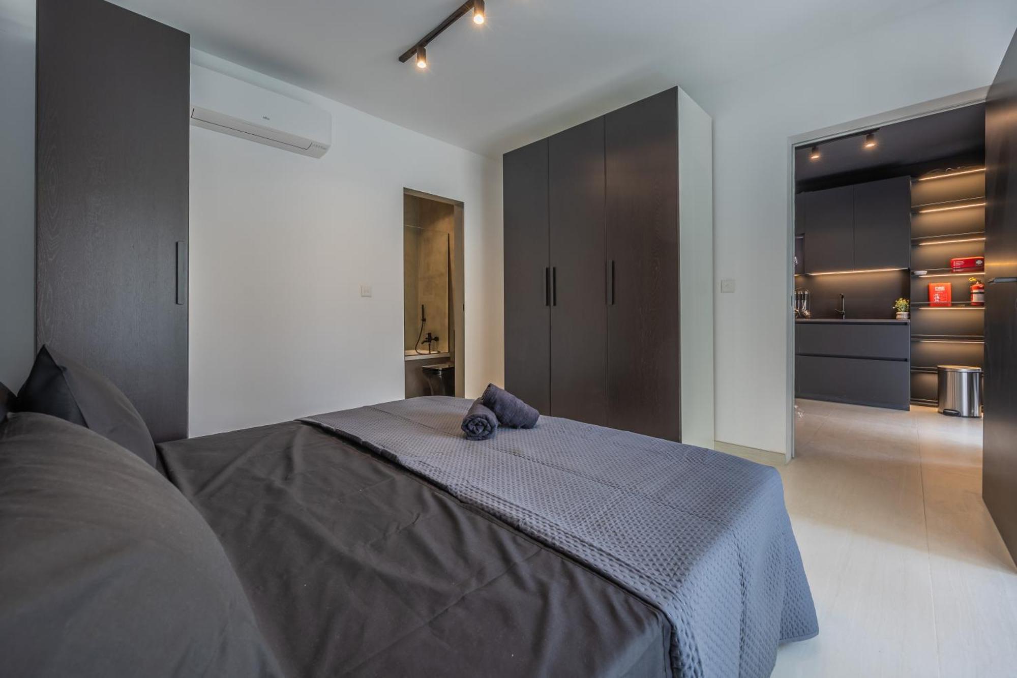 Loftnoir Spacious & Very Close To Seafront * Sliema